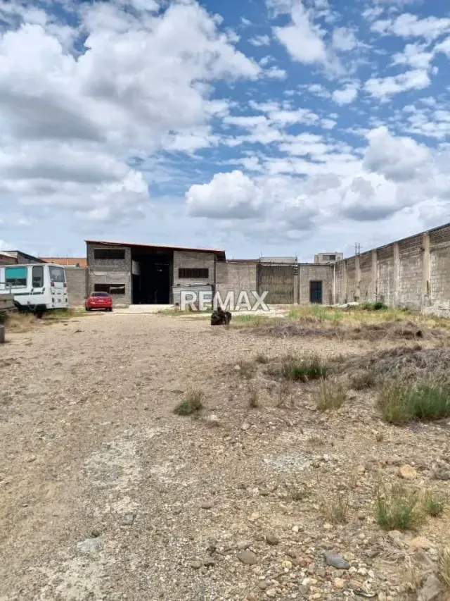 Se alquila galpon de 600 m² de Nave en zona industrial I - 7