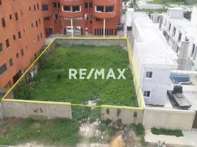 VENDE TERRENO 720 M2 PLANO CON PARED PERIMETRAL Y EXCELENTE UBICACIÓN EN AVE. SILVA, TUCACAS.