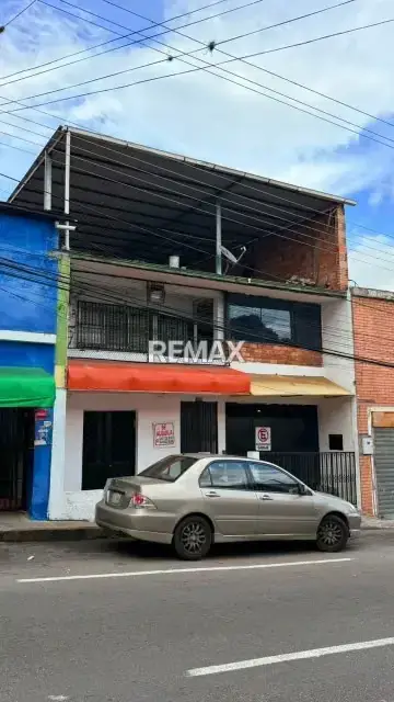 En ALQUILER Amplio Local Comercial A pie de calle Barrio Obrero. Carrera 19