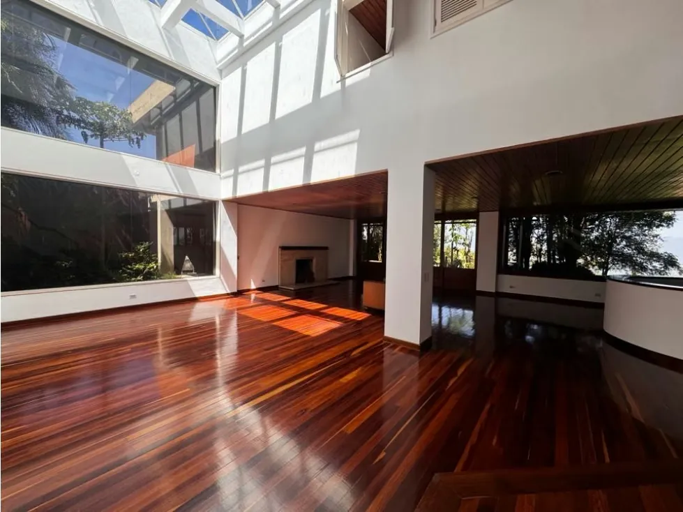 Se vende casa 850m2 La Lagunita 0581