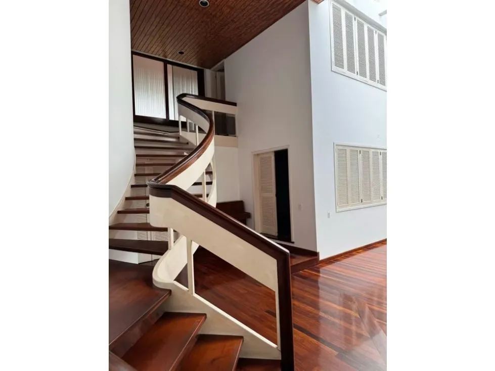 Se vende casa 850m2 La Lagunita 0581 - 8