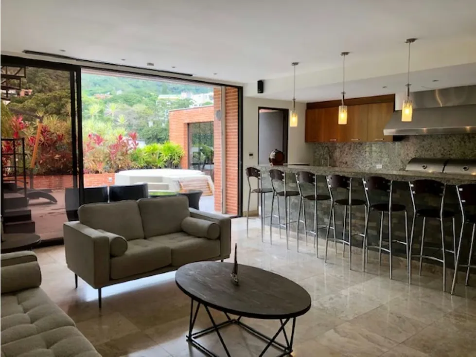 En venta, impecable PH parte alta de Los Palos Grandes - 2