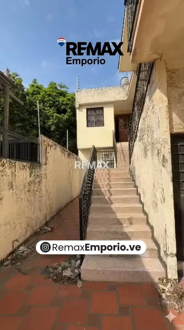 DEPOSITO COMERCIAL EN LA LIMPIA , CON EXCELENTE UBICACION Y ESTRUCTURA