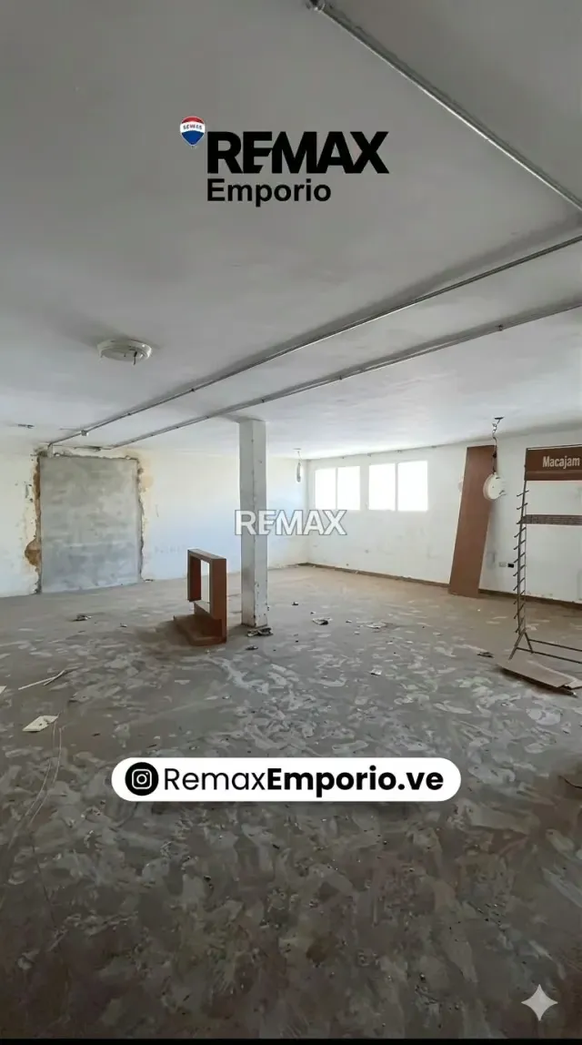 DEPOSITO COMERCIAL EN LA LIMPIA , CON EXCELENTE UBICACION Y ESTRUCTURA - 3