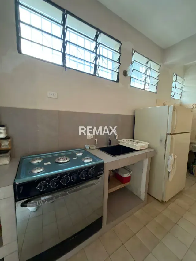 Se vende apartamento en Urb la esperanza - 5