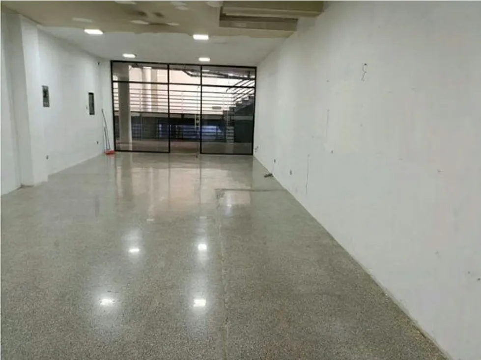 Se Alquila Local Comercial de 130 m2 en Santa Monica