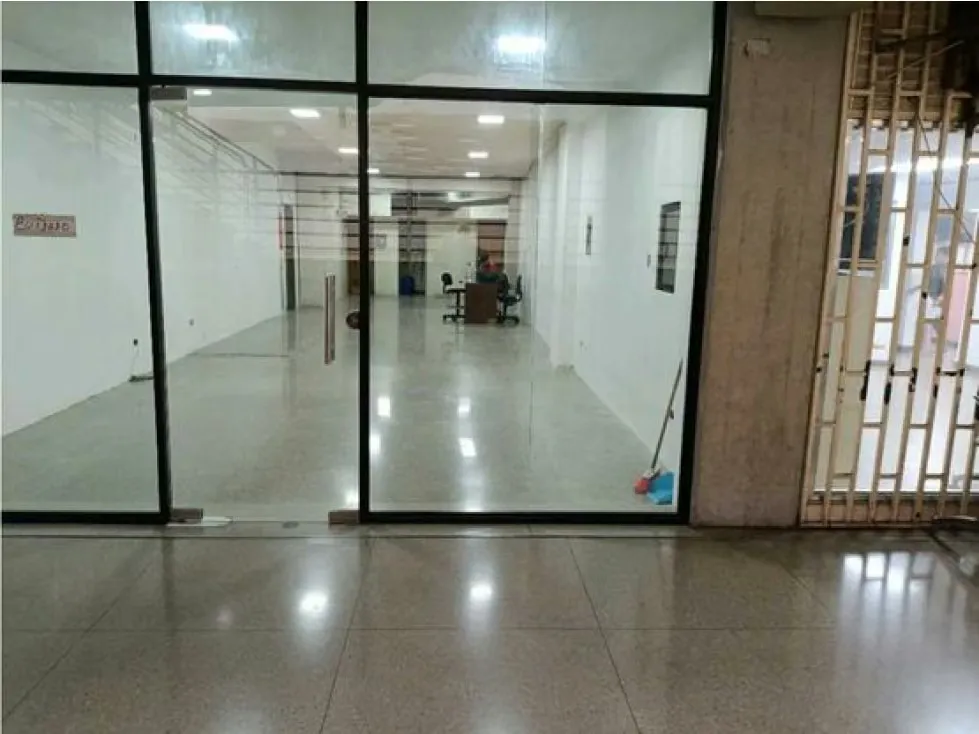 Se Alquila Local Comercial de 130 m2 en Santa Monica - 3