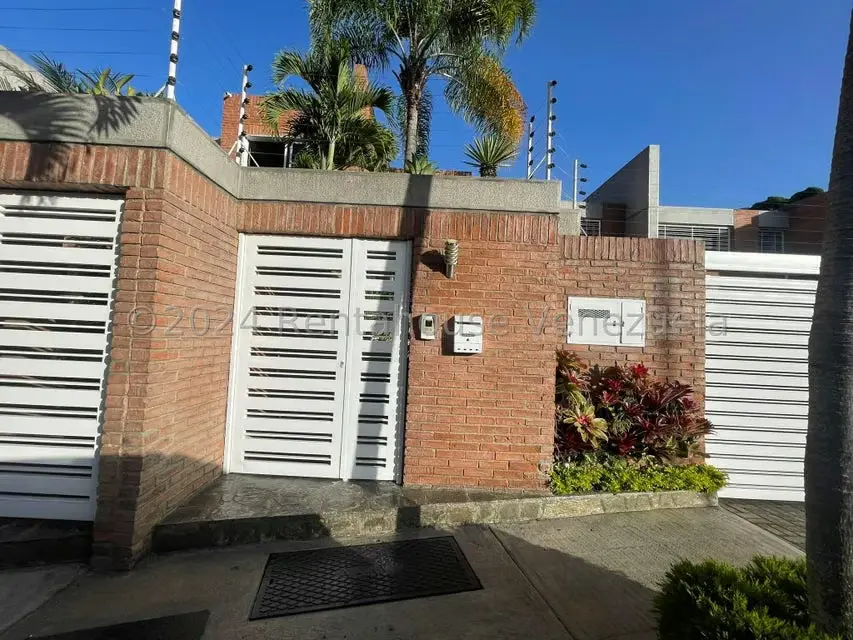 Townhouse (Multiples Niveles) en Venta en La Lagunita Country Club, Distrito Metropolitano - 2