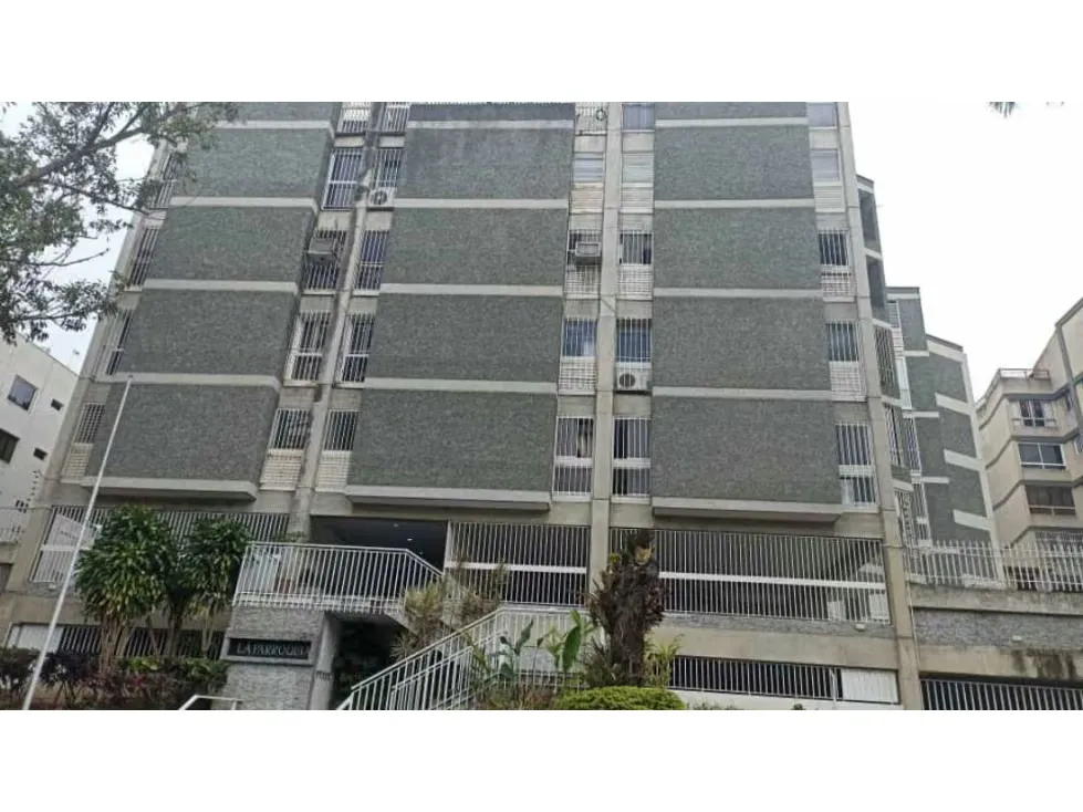 Vendo apartamento 198m2 Cumbres de Curumo 3371