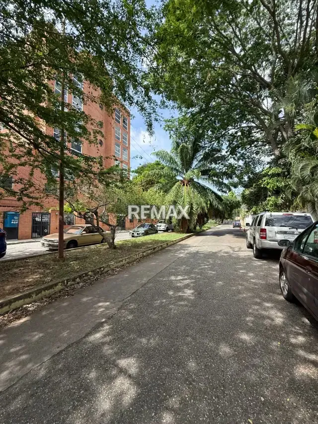 VENTA TERRENO CON BIENHECHURIAS - Las Acacias Valencia - 12