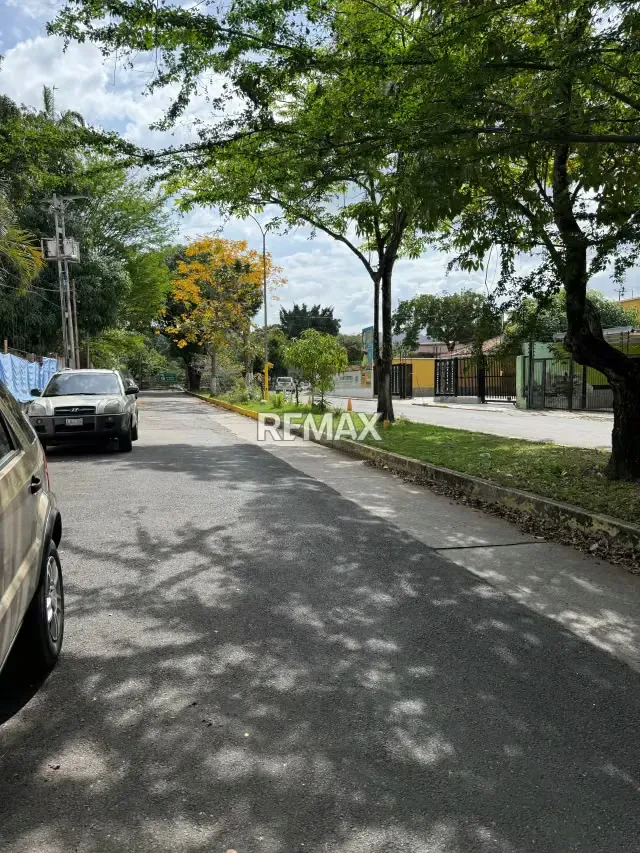 VENTA TERRENO CON BIENHECHURIAS - Las Acacias Valencia - 13