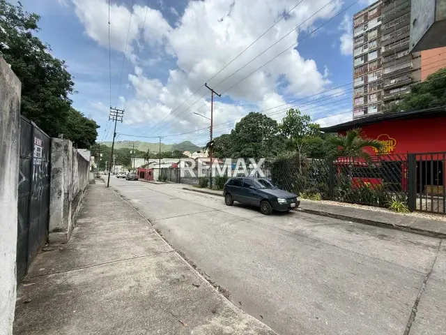 VENTA TERRENO CON BIENHECHURIAS - Las Acacias Valencia - 10