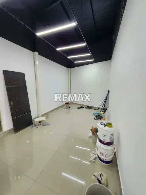 En Venta Local Comercial en Av. Bella Vista, a pie de calle - 5