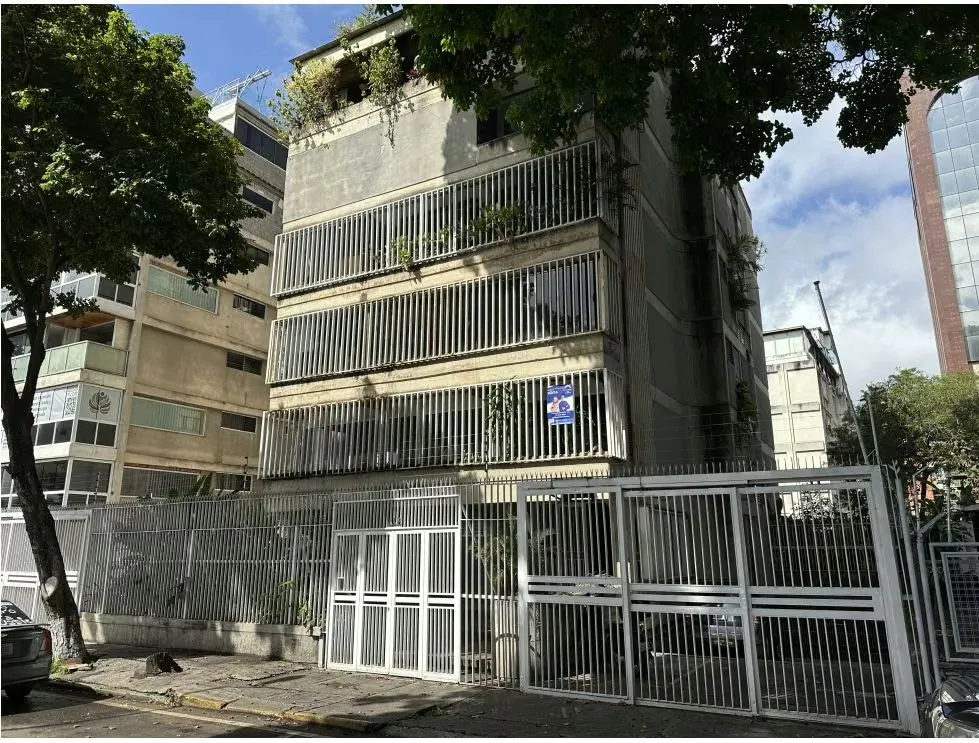 Vendo edificio 1800m2 Las Mercedes 3480