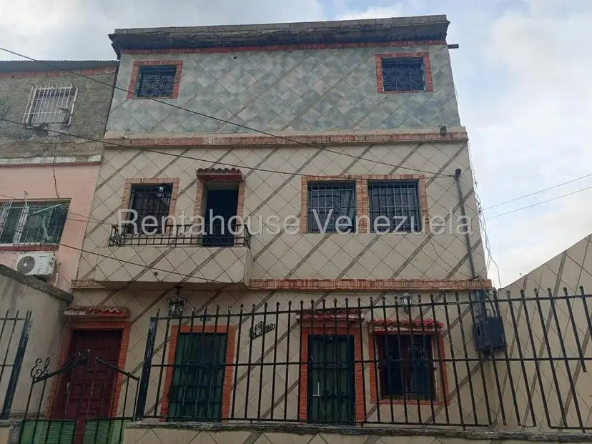 Casa (Multipes Niveles) en Venta en Guaicaipuro, Distrito Metropolitano