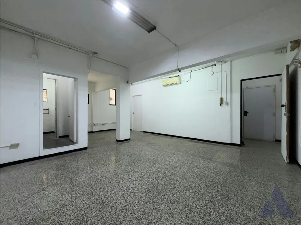 Alquilo local para trabajar a puerta cerrada 48m2 Bello Monte 3395 - 2