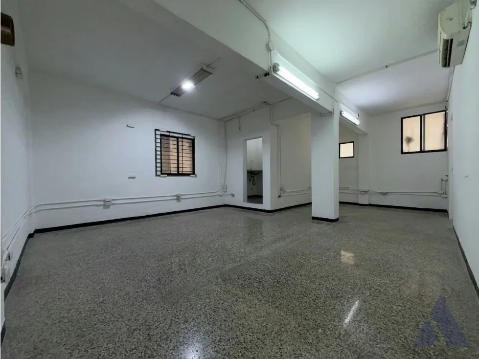 Alquilo local para trabajar a puerta cerrada 48m2 Bello Monte 3395 - 3