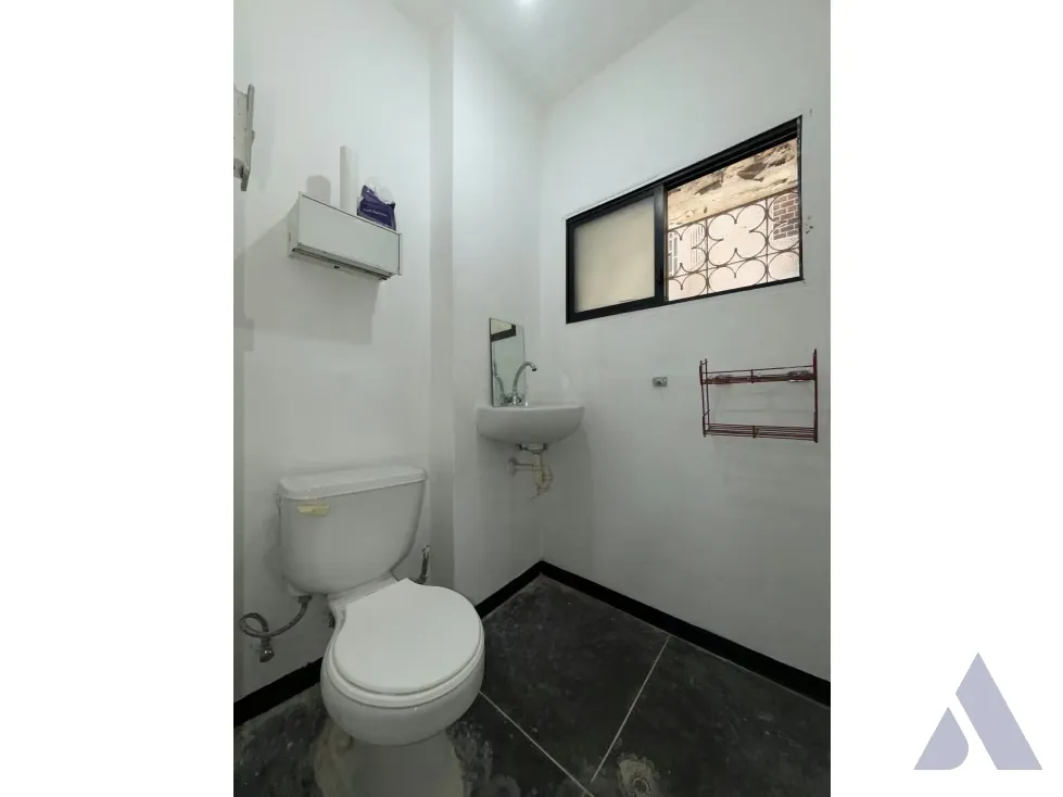 Alquilo local para trabajar a puerta cerrada 48m2 Bello Monte 3395 - 5