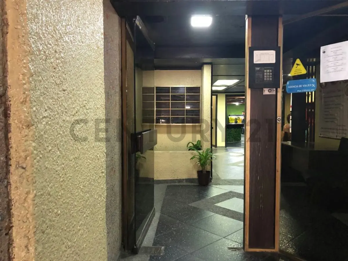 Oficina en el Boulevard de Sabana Grande OB06 - 12