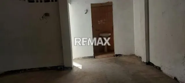 VENTAS DE EDIFICIO COMERCIAL EN LA AVENIDA BOLIVAR. PUERTO CABELLO - 5