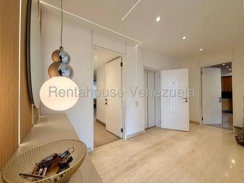 Apartamento (1 Nivel) en Alquiler en Colinas de Valle Arriba, Distrito Metropolitano - 2