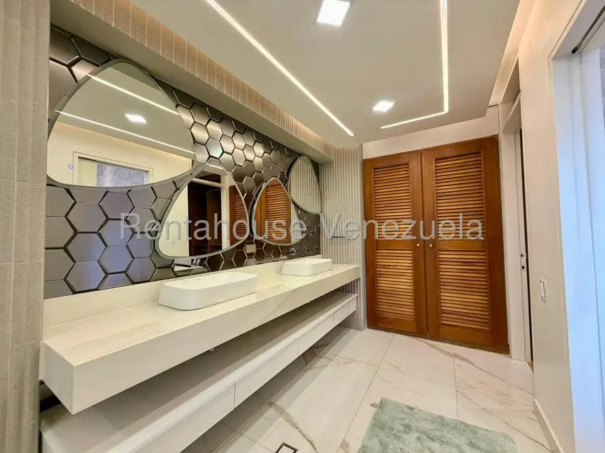 Apartamento (1 Nivel) en Alquiler en Colinas de Valle Arriba, Distrito Metropolitano - 22
