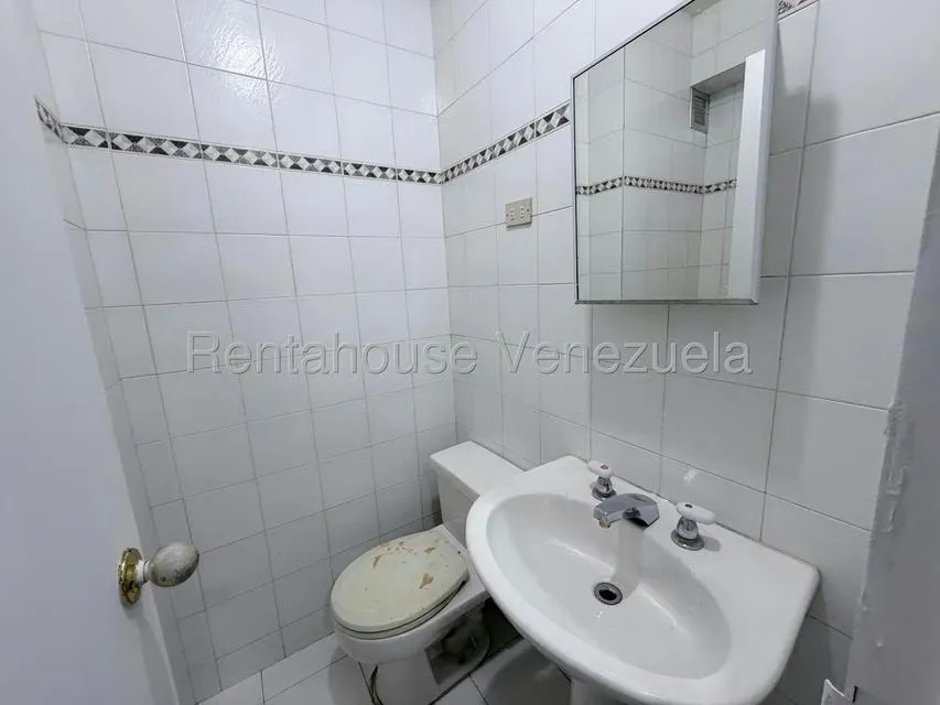 Apartamento (1 Nivel) en Alquiler en Colinas de Valle Arriba, Distrito Metropolitano - 29