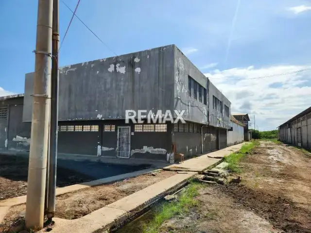 TERRENO CON 3 GALPONES EN VENTA Los Haticos