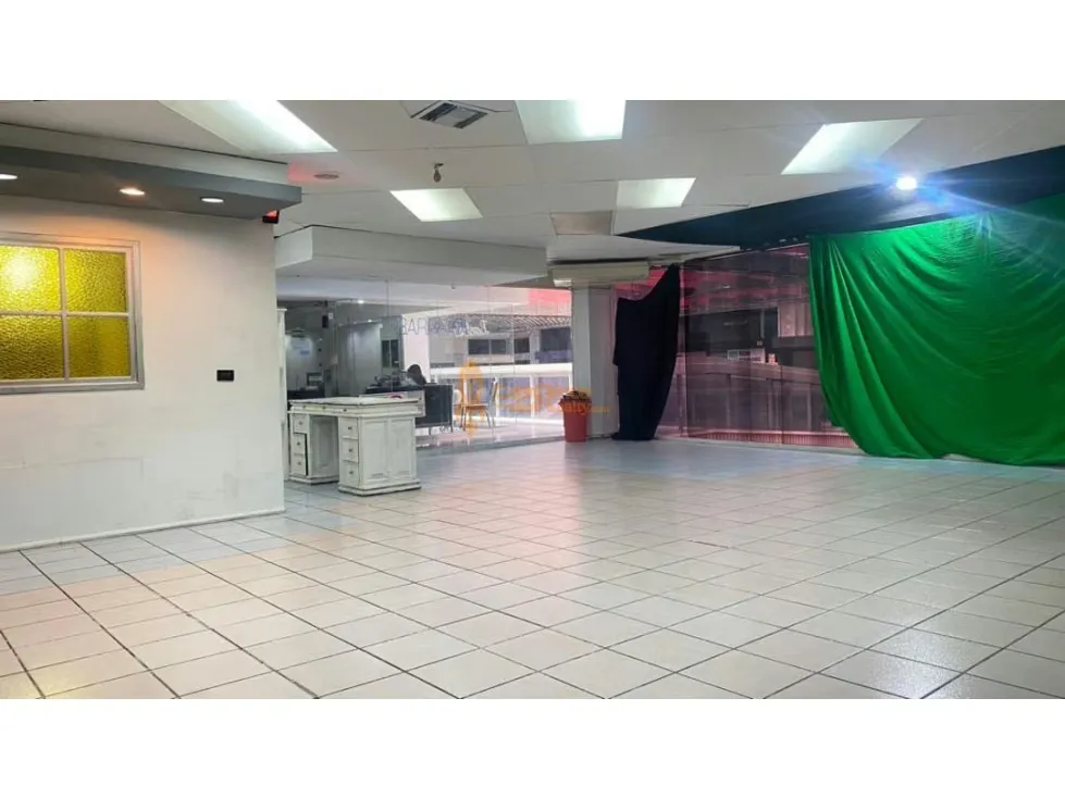 Local Comercial en C.C Camoruco - 2