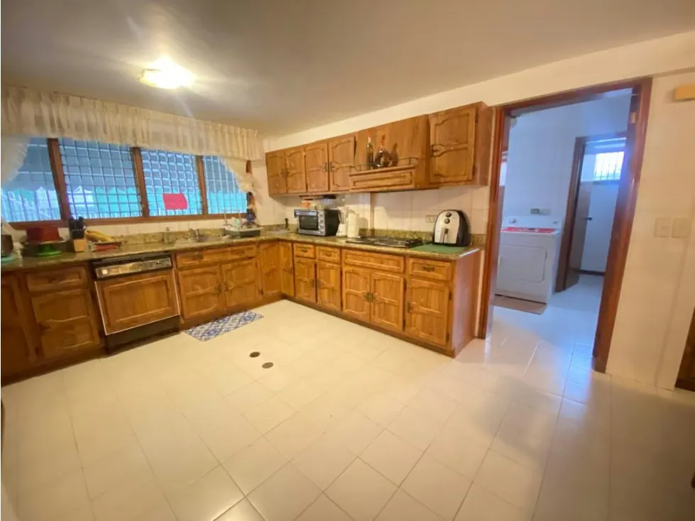 Se vende casa 608m² 7h+s/8b+s/6e Colinas de tamanaco - 11