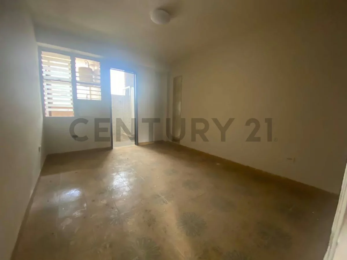 Edificio de 3 niveles en Av. 4 de Mayo, Porlamar, Margarita - 12