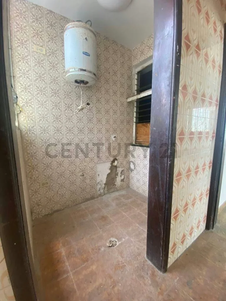 Edificio de 3 niveles en Av. 4 de Mayo, Porlamar, Margarita - 13