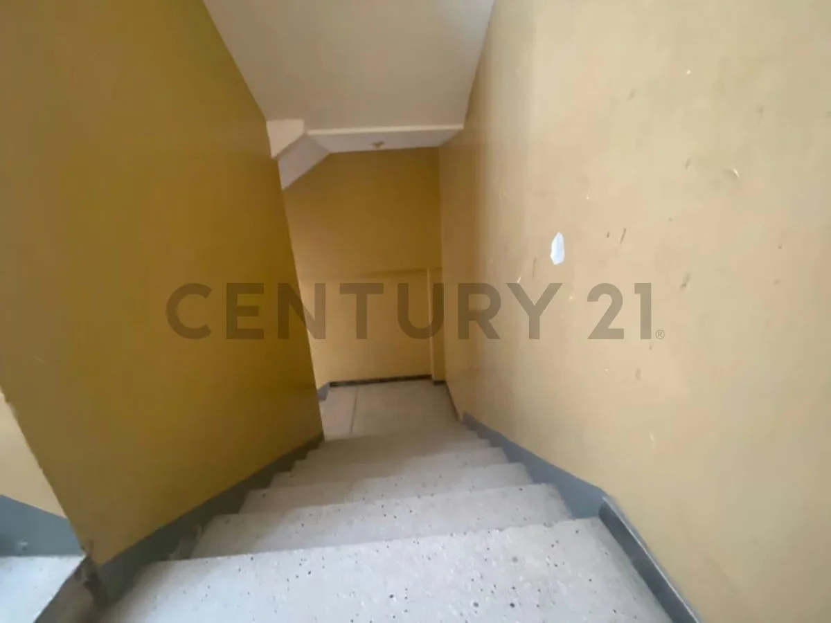 Edificio de 3 niveles en Av. 4 de Mayo, Porlamar, Margarita - 14