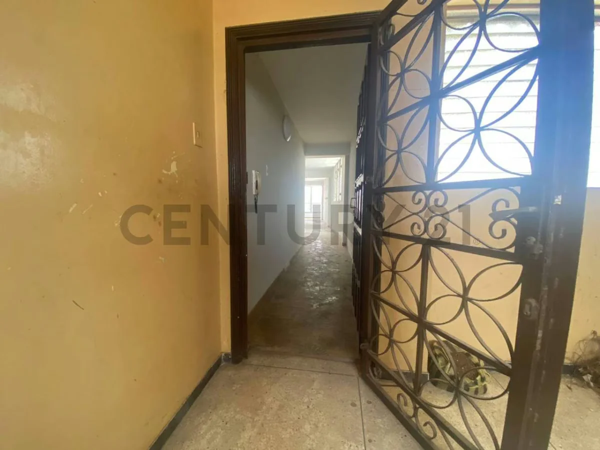 Edificio de 3 niveles en Av. 4 de Mayo, Porlamar, Margarita - 6