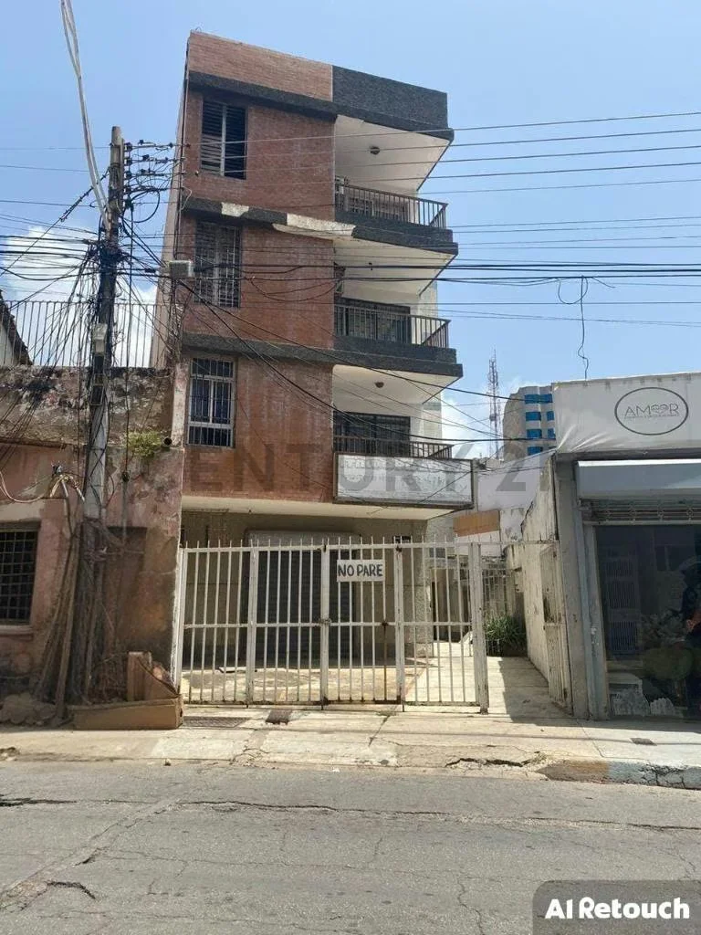 Edificio de 3 niveles en Av. 4 de Mayo, Porlamar, Margarita - 9