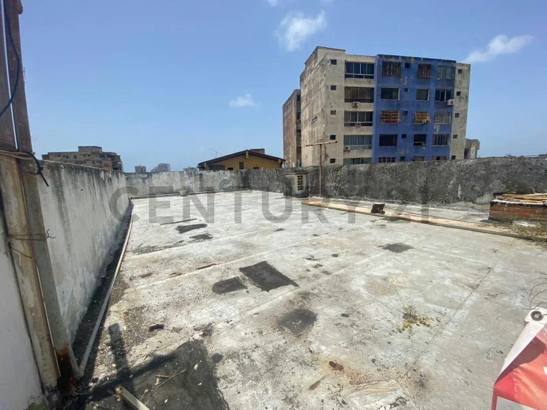 Edificio de 3 niveles en Av. 4 de Mayo, Porlamar, Margarita - 10