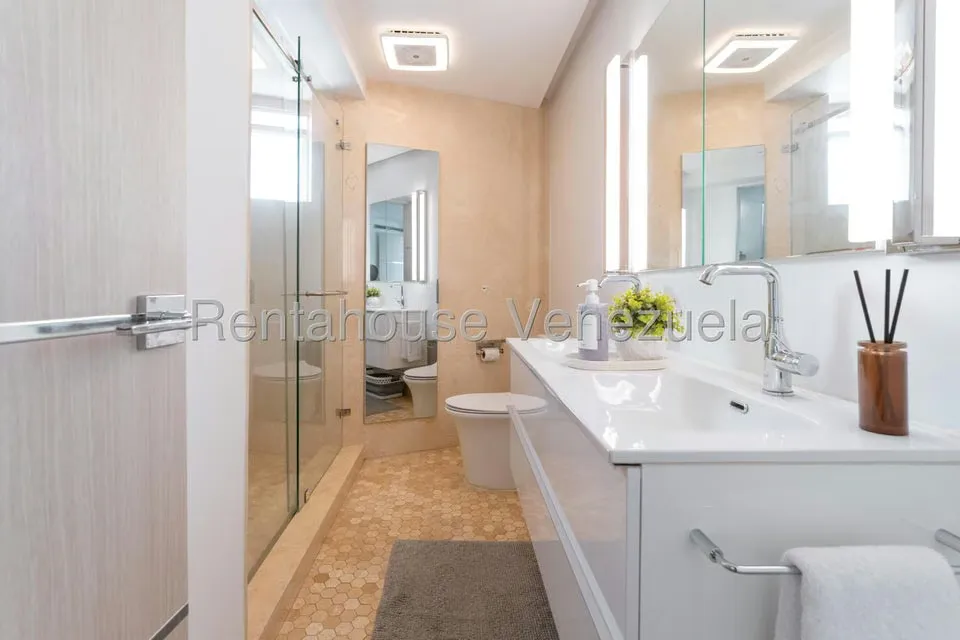 Apartamento (1 Nivel) en Venta en El Rosal, Distrito Metropolitano - 10