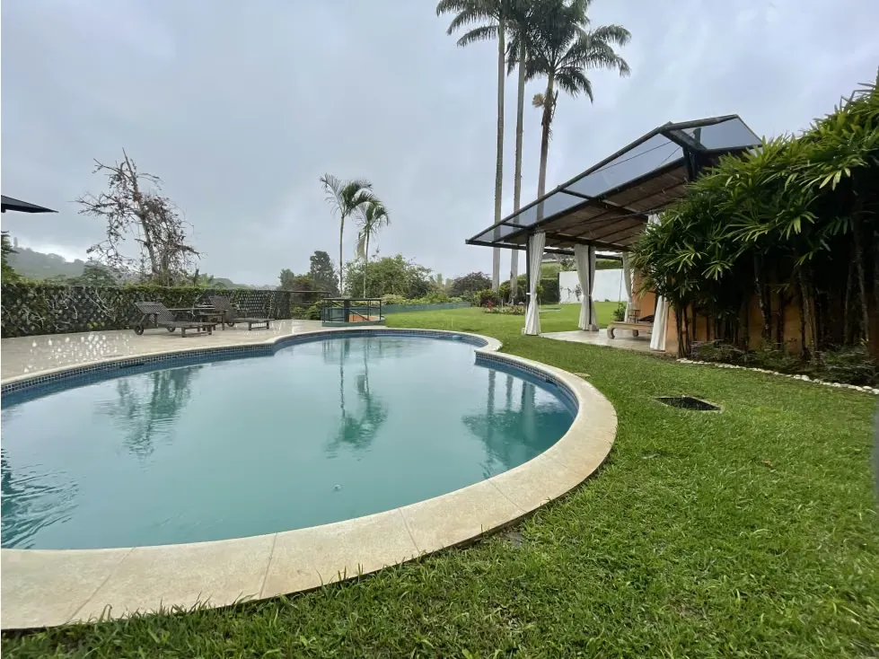 En venta casa 550m2 3h+s/5b+s/5p La Lagunita