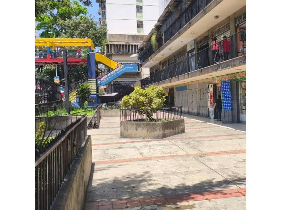 ALQUILER DE LOCAL COMERCIAL AV. SUCRE - AGUA SALUD 25-98