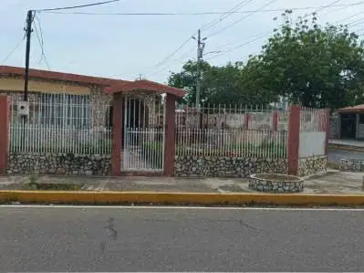 Casa en alquiler, zona oeste de Maracaibo.