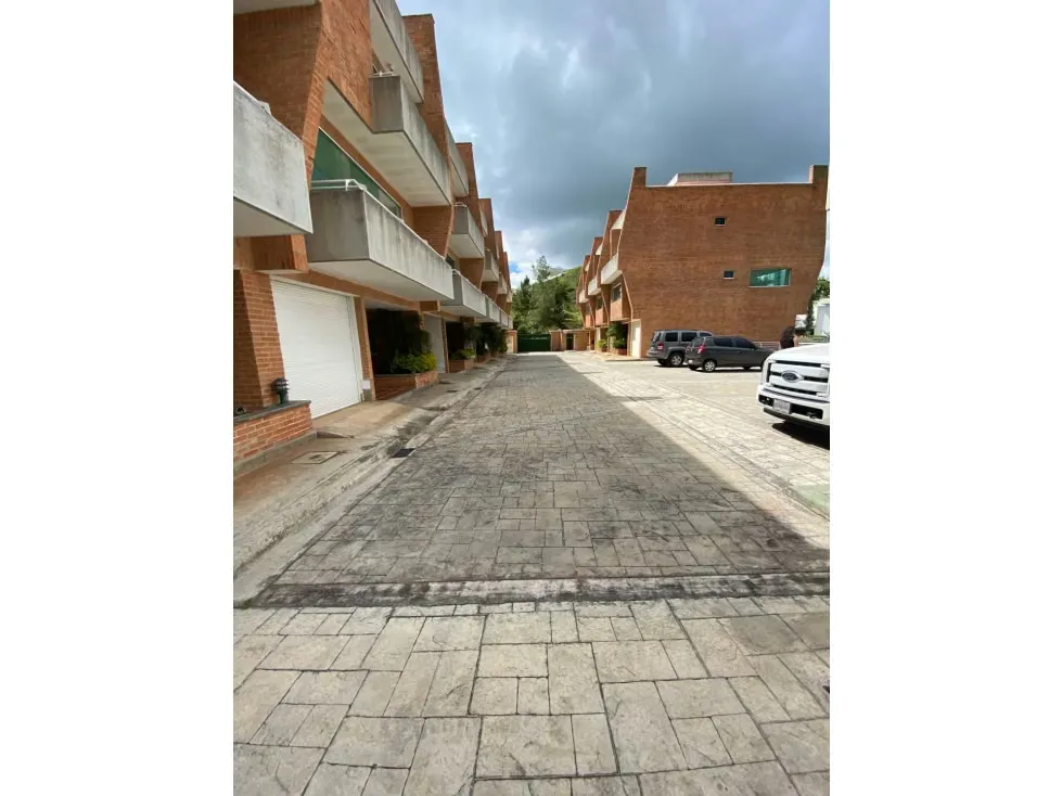 SE VENDEN TOWNHOUSES EN LOMA LINDA - 17