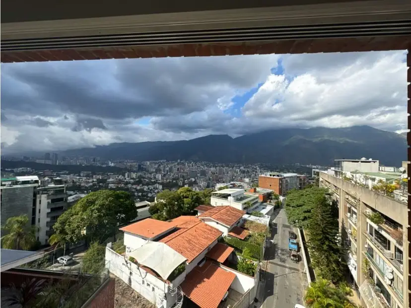 Alquiler apto 220m2 3H+S/2B/2P COLINAS DE BELLO MONTE