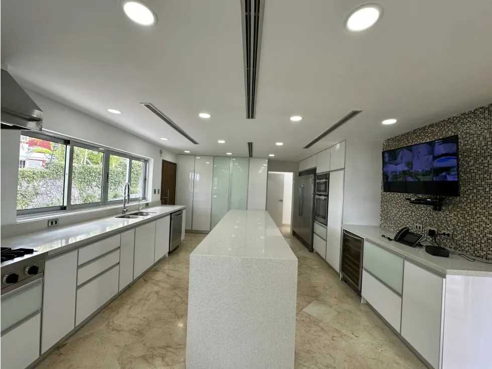 En venta casa de 2120m2 4h+2s/4.5b+s/10p La Lagunita - 4