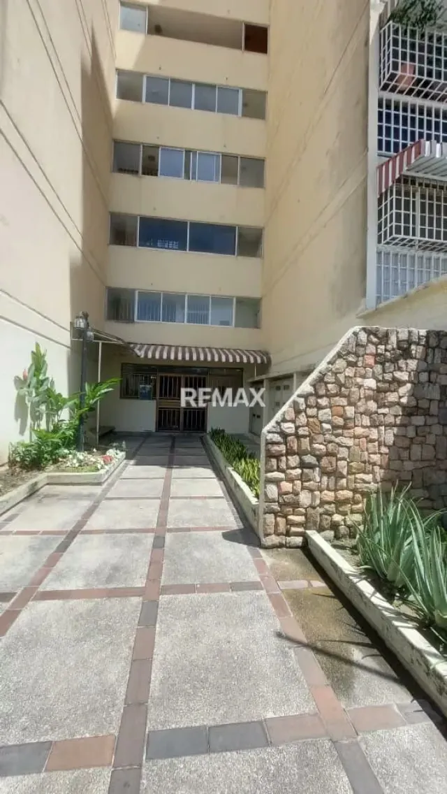 Apartamento en Venta Urb. Base Aragua - 3