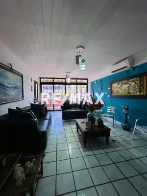 EN VENTA AMPLIO TOWNHOUSE DE 144M2 EN BUCANEROS CON SALIDA A LA PLAYA - 3
