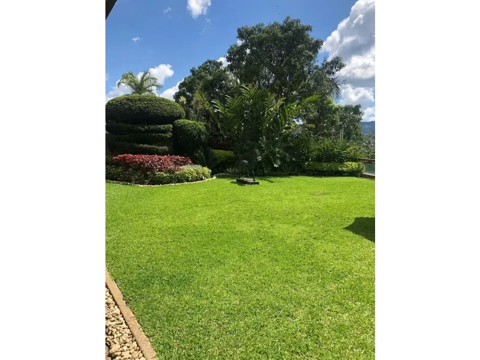 Vendo/alquilo casa 580m2 Colinas de Tamanaco 8439 - 8