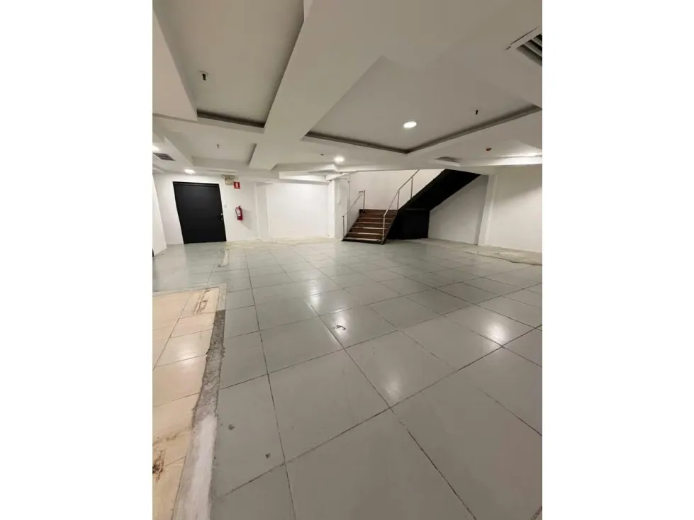 LOCAL COMERCIAL - MACARACUAY - 330 Mts2 - 4