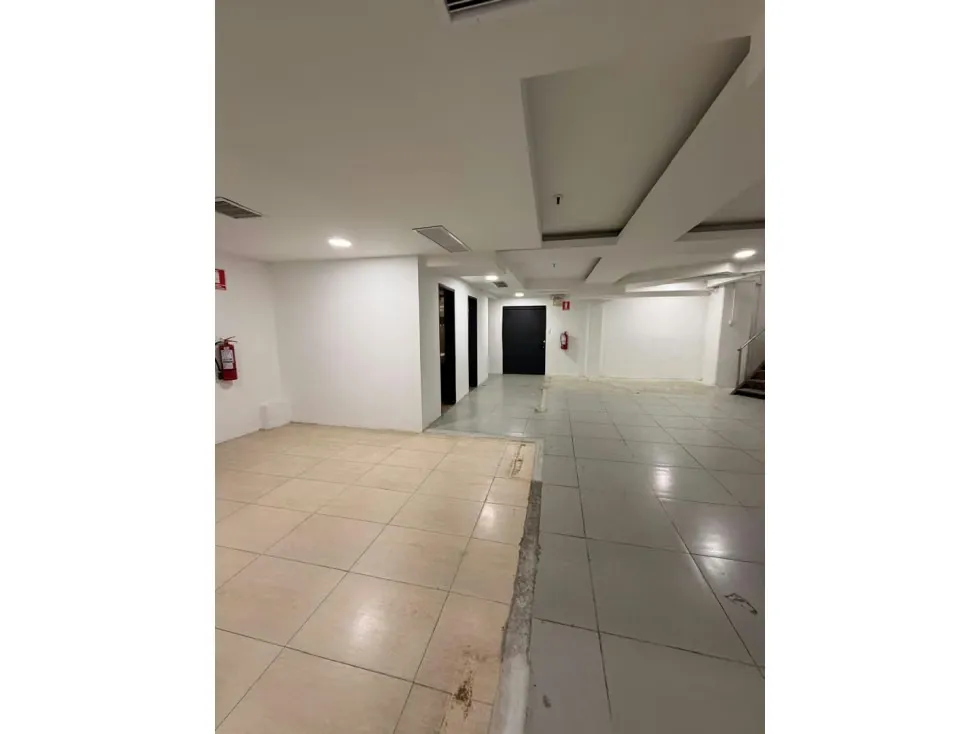 LOCAL COMERCIAL - MACARACUAY - 330 Mts2 - 5