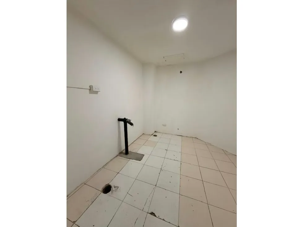 LOCAL COMERCIAL - MACARACUAY - 330 Mts2 - 7