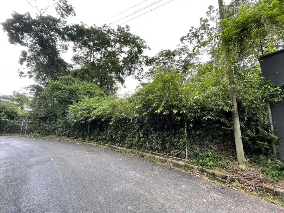 Vendo terreno 2000m2 Cerro Verde 9488